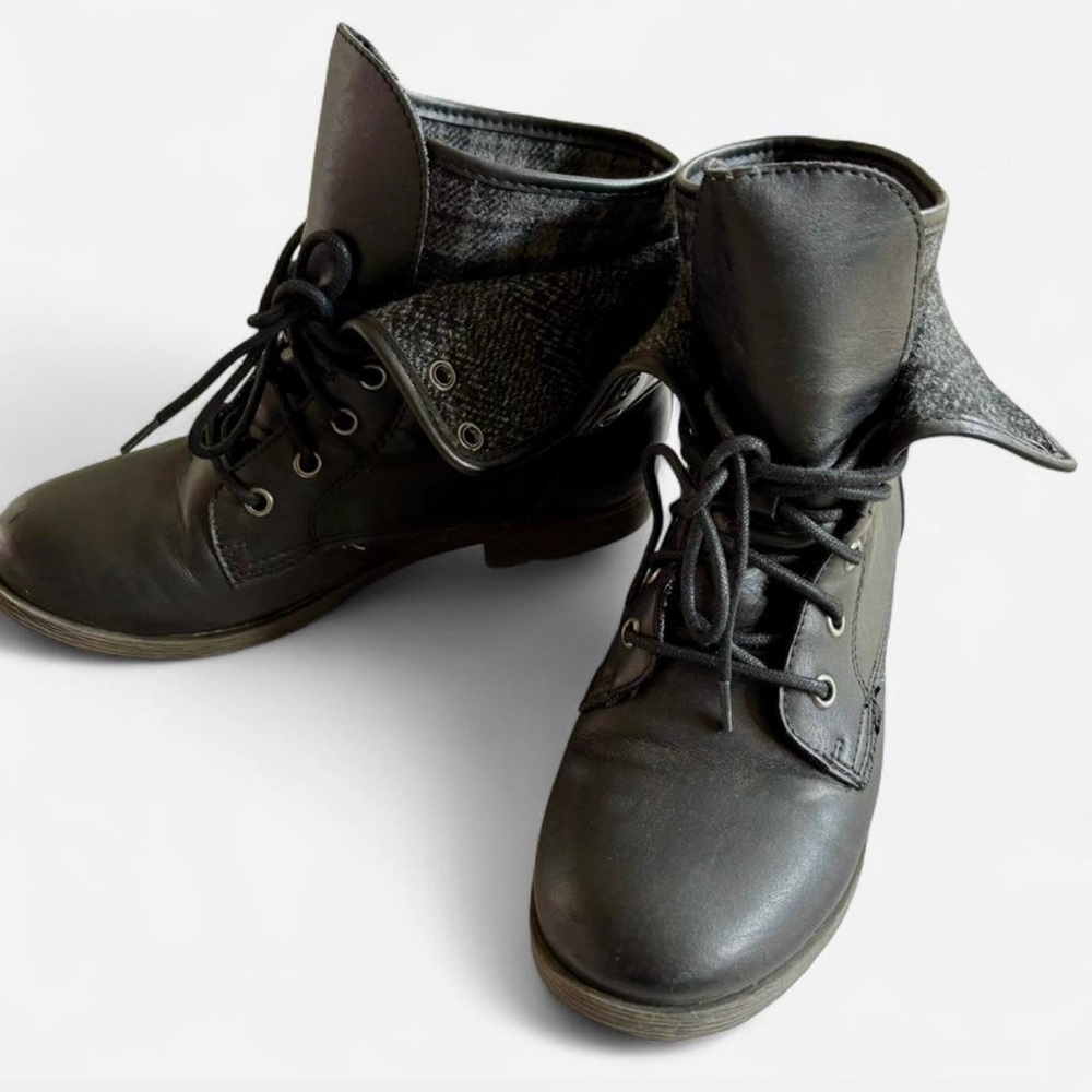 Nine West Speedy Black Ankle Boots 7M Foldover Plaid Cuff with Box - Pre-owned